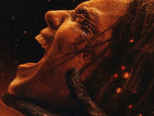 A családlátogatás nem várt fordulatot vesz a Evil Dead Burn gyomorforgató előzetesében